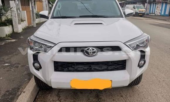 Sayi Na hannu Toyota 4Runner White Mota in Libreville a estuary Sayi Na hannu Toyota 4Runner White Mota in Libreville a estuary