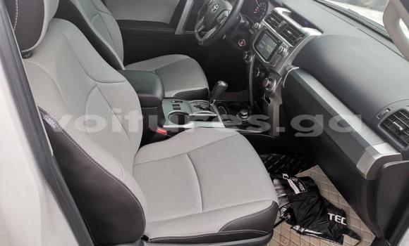 Sayi Na hannu Toyota 4Runner White Mota in Libreville a estuary Sayi Na hannu Toyota 4Runner White Mota in Libreville a estuary