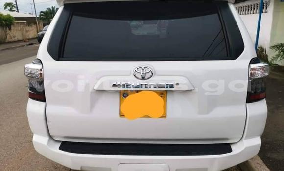 Sayi Na hannu Toyota 4Runner White Mota in Libreville a estuary Sayi Na hannu Toyota 4Runner White Mota in Libreville a estuary