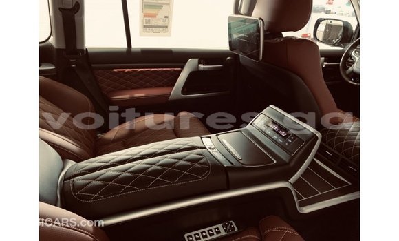 Acheter Import Voiture Toyota Land Cruiser Noir à Import - Dubai, Estuaire Acheter Import Voiture Toyota Land Cruiser Noir à Import - Dubai, Estuaire