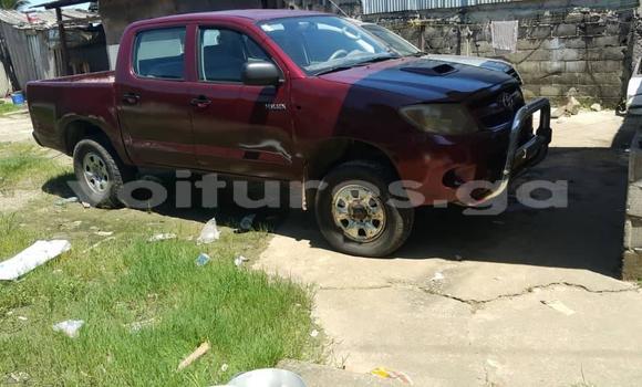 Sayi Na hannu Toyota Hilux Red Mota in Libreville a estuary Sayi Na hannu Toyota Hilux Red Mota in Libreville a estuary