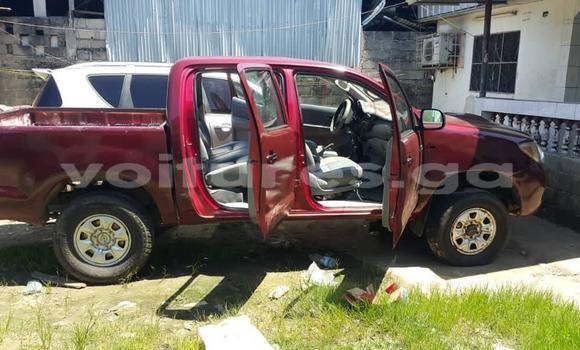 Sayi Na hannu Toyota Hilux Red Mota in Libreville a estuary Sayi Na hannu Toyota Hilux Red Mota in Libreville a estuary