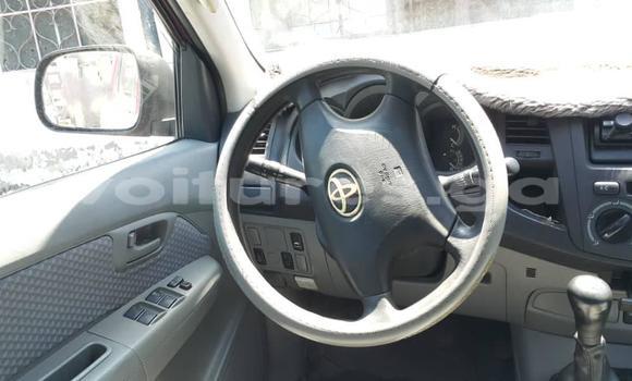 Sayi Na hannu Toyota Hilux Red Mota in Libreville a estuary Sayi Na hannu Toyota Hilux Red Mota in Libreville a estuary