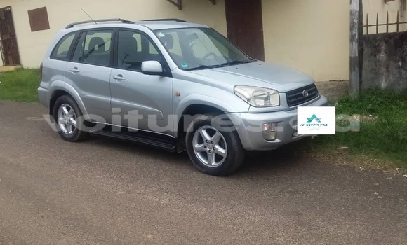 Sayi Na hannu Toyota RAV4 Azurfa Mota in Libreville a estuary Sayi Na hannu Toyota RAV4 Azurfa Mota in Libreville a estuary