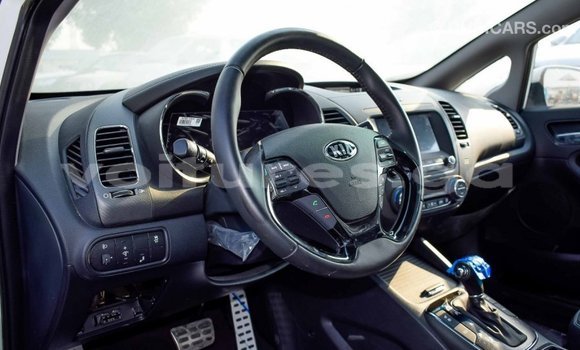 Acheter Import Voiture Kia Cerato Blanc à Import - Dubai, Estuaire Acheter Import Voiture Kia Cerato Blanc à Import - Dubai, Estuaire