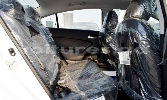 Acheter Import Voiture Kia Cerato Blanc à Import - Dubai, Estuaire Acheter Import Voiture Kia Cerato Blanc à Import - Dubai, Estuaire