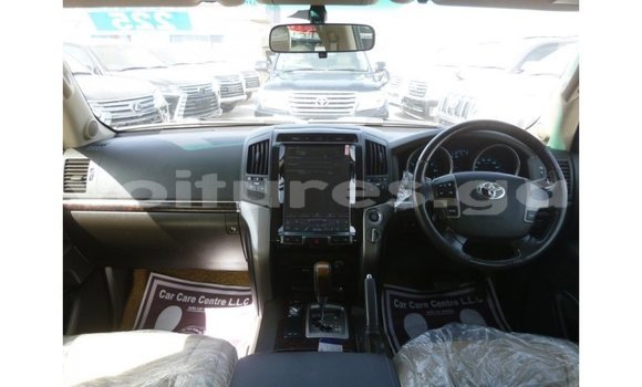Sayi Imported Toyota Land Cruiser White Mota in Import - Dubai a estuary Sayi Imported Toyota Land Cruiser White Mota in Import - Dubai a estuary