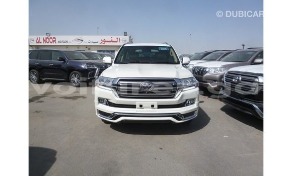 Sayi Imported Toyota Land Cruiser White Mota in Import - Dubai a estuary Sayi Imported Toyota Land Cruiser White Mota in Import - Dubai a estuary