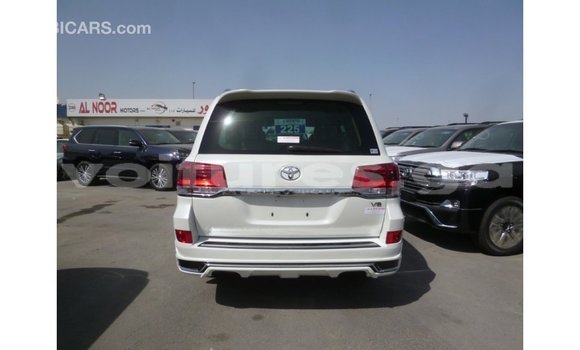 Sayi Imported Toyota Land Cruiser White Mota in Import - Dubai a estuary Sayi Imported Toyota Land Cruiser White Mota in Import - Dubai a estuary