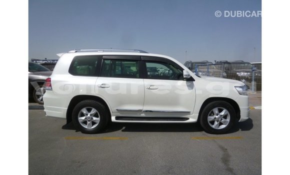Sayi Imported Toyota Land Cruiser White Mota in Import - Dubai a estuary Sayi Imported Toyota Land Cruiser White Mota in Import - Dubai a estuary