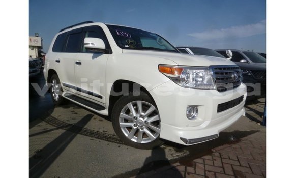 Acheter Import Voiture Toyota Land Cruiser Blanc à Import - Dubai, Estuaire Acheter Import Voiture Toyota Land Cruiser Blanc à Import - Dubai, Estuaire