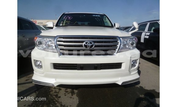 Acheter Import Voiture Toyota Land Cruiser Blanc à Import - Dubai, Estuaire Acheter Import Voiture Toyota Land Cruiser Blanc à Import - Dubai, Estuaire
