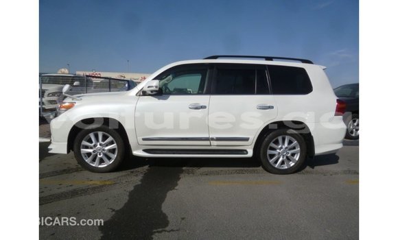 Acheter Import Voiture Toyota Land Cruiser Blanc à Import - Dubai, Estuaire Acheter Import Voiture Toyota Land Cruiser Blanc à Import - Dubai, Estuaire