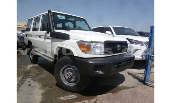 Acheter Import Voiture Toyota Land Cruiser Blanc à Import - Dubai, Estuaire Acheter Import Voiture Toyota Land Cruiser Blanc à Import - Dubai, Estuaire