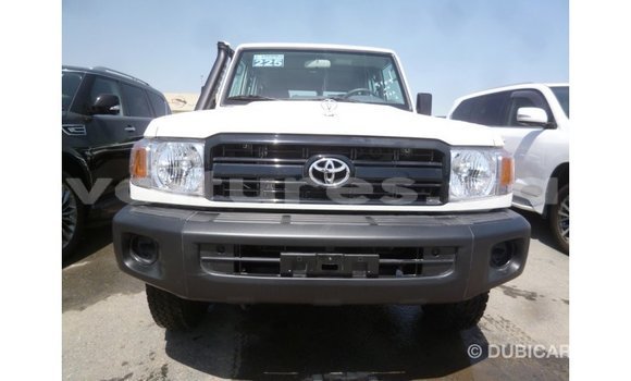 Acheter Import Voiture Toyota Land Cruiser Blanc à Import - Dubai, Estuaire Acheter Import Voiture Toyota Land Cruiser Blanc à Import - Dubai, Estuaire