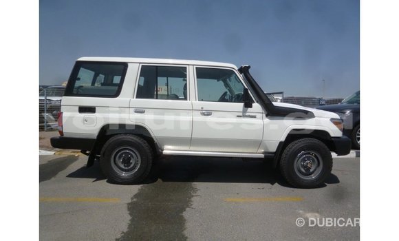 Acheter Import Voiture Toyota Land Cruiser Blanc à Import - Dubai, Estuaire Acheter Import Voiture Toyota Land Cruiser Blanc à Import - Dubai, Estuaire