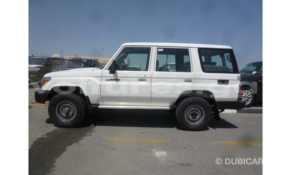 Acheter Import Voiture Toyota Land Cruiser Blanc à Import - Dubai, Estuaire Acheter Import Voiture Toyota Land Cruiser Blanc à Import - Dubai, Estuaire