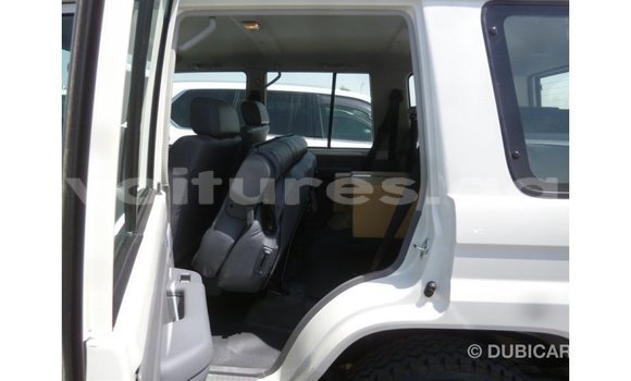 Acheter Import Voiture Toyota Land Cruiser Blanc à Import - Dubai, Estuaire Acheter Import Voiture Toyota Land Cruiser Blanc à Import - Dubai, Estuaire