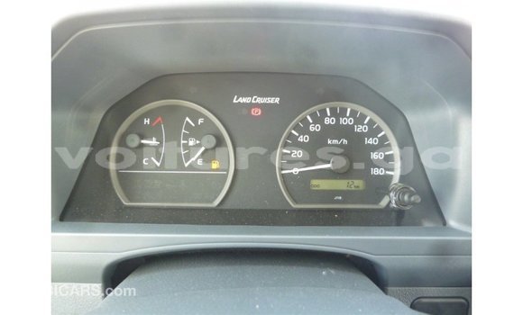 Acheter Import Voiture Toyota Land Cruiser Blanc à Import - Dubai, Estuaire Acheter Import Voiture Toyota Land Cruiser Blanc à Import - Dubai, Estuaire