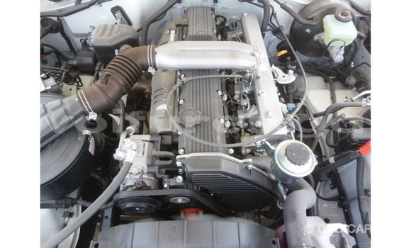 Acheter Import Voiture Toyota Land Cruiser Blanc à Import - Dubai, Estuaire Acheter Import Voiture Toyota Land Cruiser Blanc à Import - Dubai, Estuaire