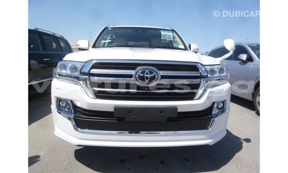 Acheter Import Voiture Toyota Land Cruiser Blanc à Import - Dubai, Estuaire Acheter Import Voiture Toyota Land Cruiser Blanc à Import - Dubai, Estuaire