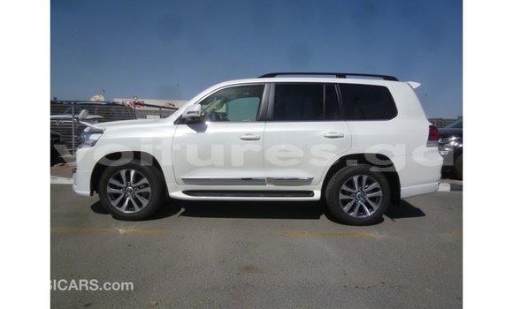 Acheter Import Voiture Toyota Land Cruiser Blanc à Import - Dubai, Estuaire Acheter Import Voiture Toyota Land Cruiser Blanc à Import - Dubai, Estuaire