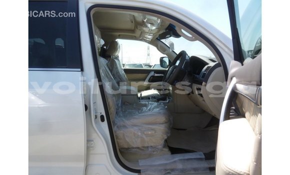 Acheter Import Voiture Toyota Land Cruiser Blanc à Import - Dubai, Estuaire Acheter Import Voiture Toyota Land Cruiser Blanc à Import - Dubai, Estuaire