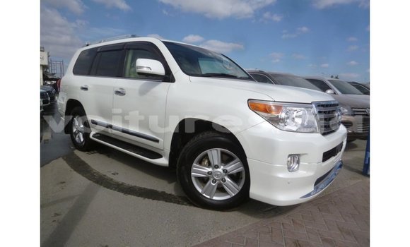 Acheter Import Voiture Toyota Land Cruiser Blanc à Import - Dubai, Estuaire Acheter Import Voiture Toyota Land Cruiser Blanc à Import - Dubai, Estuaire