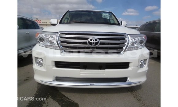 Acheter Import Voiture Toyota Land Cruiser Blanc à Import - Dubai, Estuaire Acheter Import Voiture Toyota Land Cruiser Blanc à Import - Dubai, Estuaire
