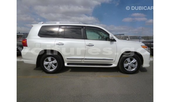Acheter Import Voiture Toyota Land Cruiser Blanc à Import - Dubai, Estuaire Acheter Import Voiture Toyota Land Cruiser Blanc à Import - Dubai, Estuaire
