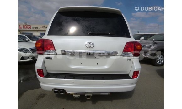 Acheter Import Voiture Toyota Land Cruiser Blanc à Import - Dubai, Estuaire Acheter Import Voiture Toyota Land Cruiser Blanc à Import - Dubai, Estuaire