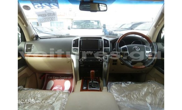 Acheter Import Voiture Toyota Land Cruiser Blanc à Import - Dubai, Estuaire Acheter Import Voiture Toyota Land Cruiser Blanc à Import - Dubai, Estuaire