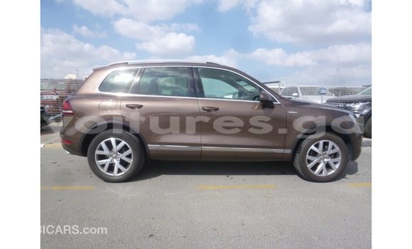 Acheter Import Voiture Volkswagen Touareg Marron à Import - Dubai, Estuaire Acheter Import Voiture Volkswagen Touareg Marron à Import - Dubai, Estuaire