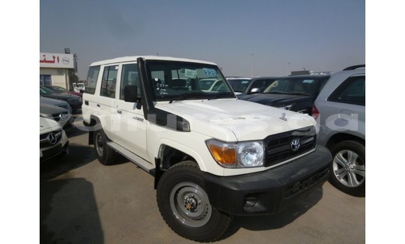 Acheter Import Voiture Toyota Land Cruiser Blanc à Import - Dubai, Estuaire Acheter Import Voiture Toyota Land Cruiser Blanc à Import - Dubai, Estuaire