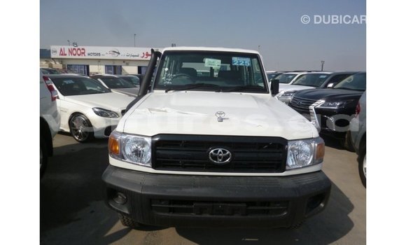 Acheter Import Voiture Toyota Land Cruiser Blanc à Import - Dubai, Estuaire Acheter Import Voiture Toyota Land Cruiser Blanc à Import - Dubai, Estuaire