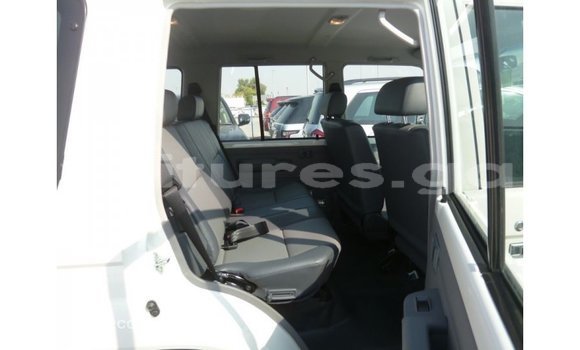 Acheter Import Voiture Toyota Land Cruiser Blanc à Import - Dubai, Estuaire Acheter Import Voiture Toyota Land Cruiser Blanc à Import - Dubai, Estuaire