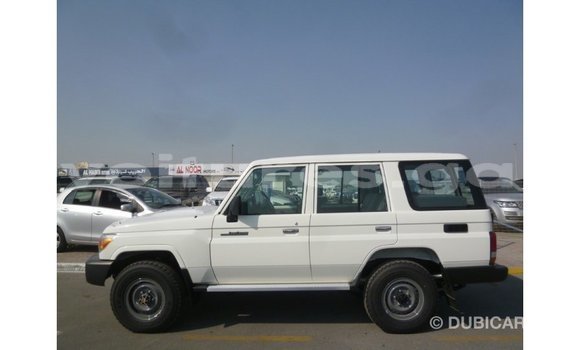 Acheter Import Voiture Toyota Land Cruiser Blanc à Import - Dubai, Estuaire Acheter Import Voiture Toyota Land Cruiser Blanc à Import - Dubai, Estuaire