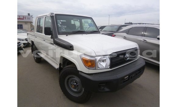 Acheter Import Voiture Toyota Land Cruiser Blanc à Import - Dubai, Estuaire Acheter Import Voiture Toyota Land Cruiser Blanc à Import - Dubai, Estuaire