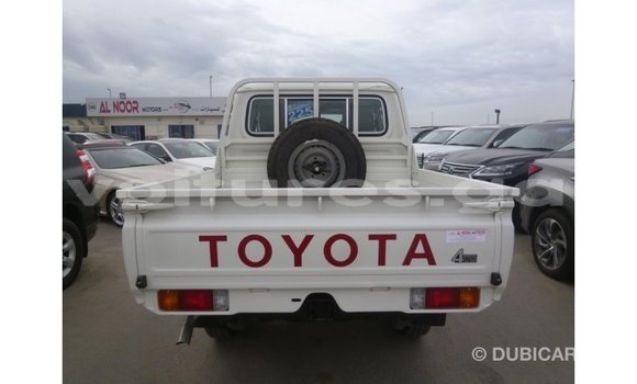 Acheter Import Voiture Toyota Land Cruiser Blanc à Import - Dubai, Estuaire Acheter Import Voiture Toyota Land Cruiser Blanc à Import - Dubai, Estuaire