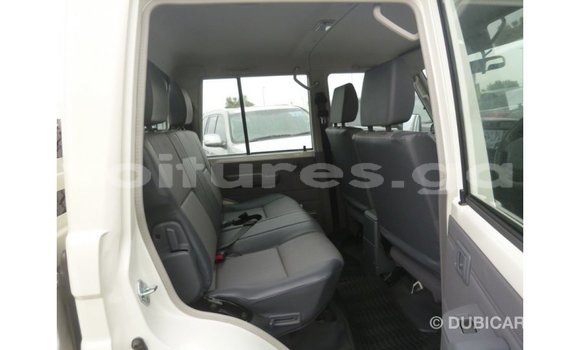 Acheter Import Voiture Toyota Land Cruiser Blanc à Import - Dubai, Estuaire Acheter Import Voiture Toyota Land Cruiser Blanc à Import - Dubai, Estuaire