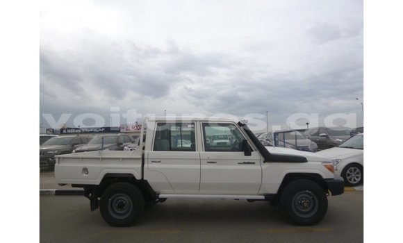 Acheter Import Voiture Toyota Land Cruiser Blanc à Import - Dubai, Estuaire Acheter Import Voiture Toyota Land Cruiser Blanc à Import - Dubai, Estuaire