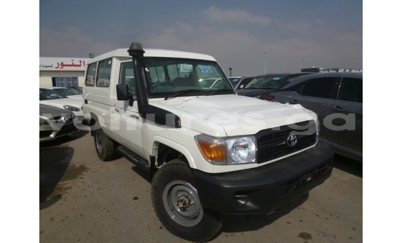 Buy Import Toyota Land Cruiser White Car in Import - Dubai in Estuary Buy Import Toyota Land Cruiser White Car in Import - Dubai in Estuary