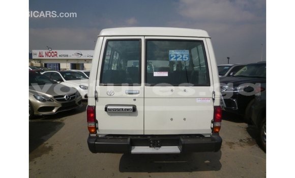 Buy Import Toyota Land Cruiser White Car in Import - Dubai in Estuary Buy Import Toyota Land Cruiser White Car in Import - Dubai in Estuary