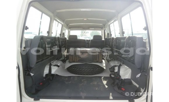 Buy Import Toyota Land Cruiser White Car in Import - Dubai in Estuary Buy Import Toyota Land Cruiser White Car in Import - Dubai in Estuary