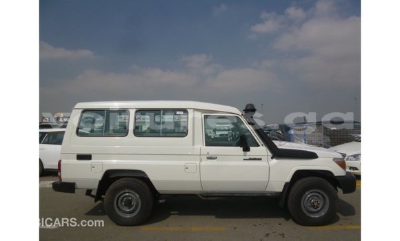 Buy Import Toyota Land Cruiser White Car in Import - Dubai in Estuary Buy Import Toyota Land Cruiser White Car in Import - Dubai in Estuary