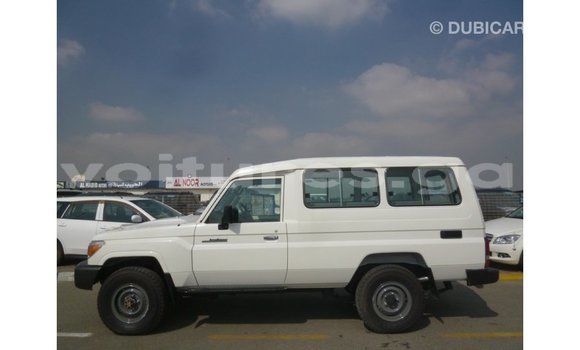 Buy Import Toyota Land Cruiser White Car in Import - Dubai in Estuary Buy Import Toyota Land Cruiser White Car in Import - Dubai in Estuary