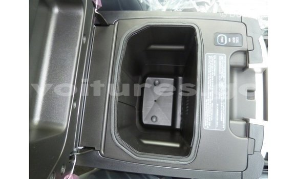 Acheter Import Voiture Toyota Land Cruiser Noir à Import - Dubai, Estuaire Acheter Import Voiture Toyota Land Cruiser Noir à Import - Dubai, Estuaire