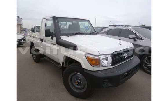 Acheter Import Voiture Toyota Land Cruiser Blanc à Import - Dubai, Estuaire Acheter Import Voiture Toyota Land Cruiser Blanc à Import - Dubai, Estuaire