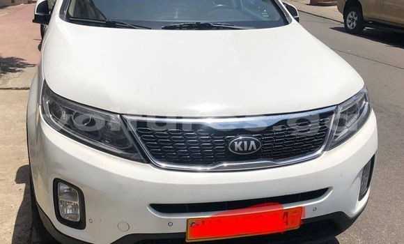 Sayi Na hannu Kia Sorento White Mota in Libreville a estuary Sayi Na hannu Kia Sorento White Mota in Libreville a estuary