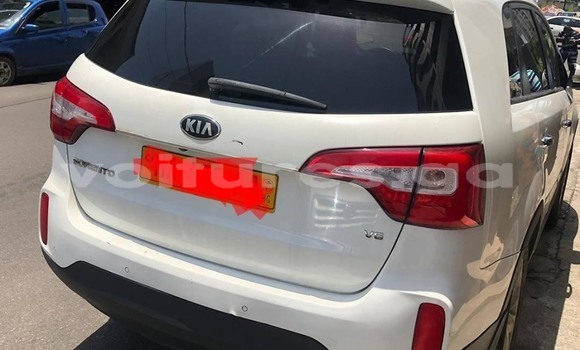Sayi Na hannu Kia Sorento White Mota in Libreville a estuary Sayi Na hannu Kia Sorento White Mota in Libreville a estuary